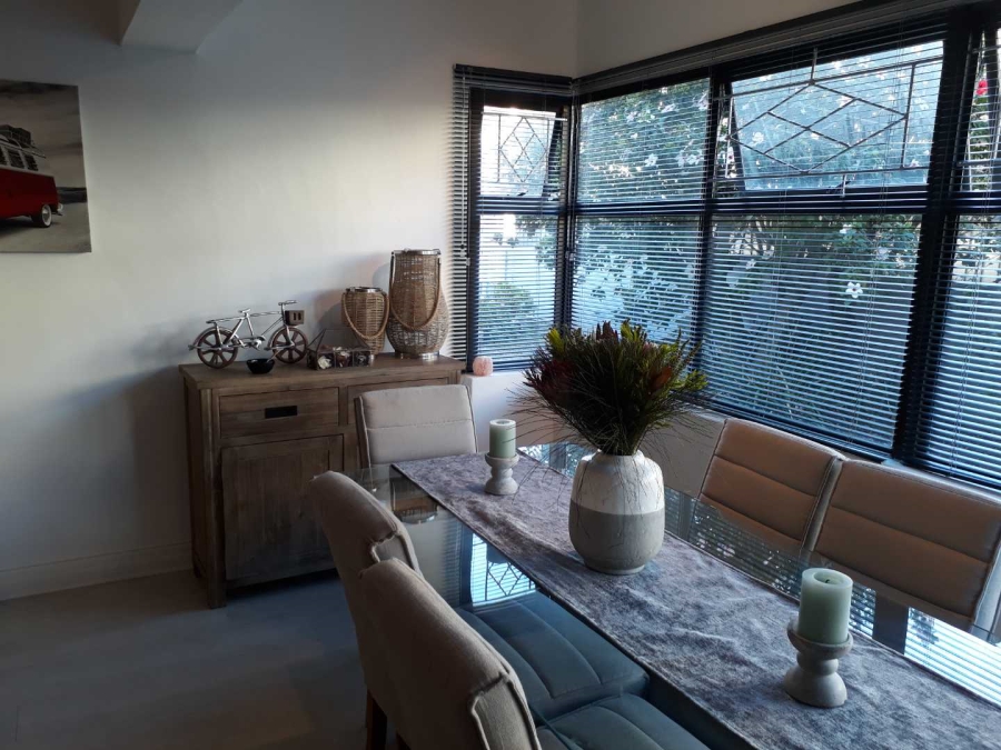 To Let 2 Bedroom Property for Rent in Bantry Bay Western Cape
